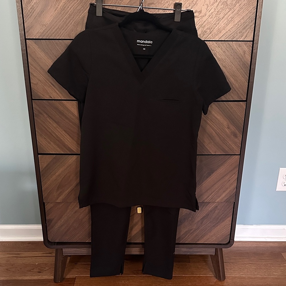Mandala Black Women's Scrub Set (XS)